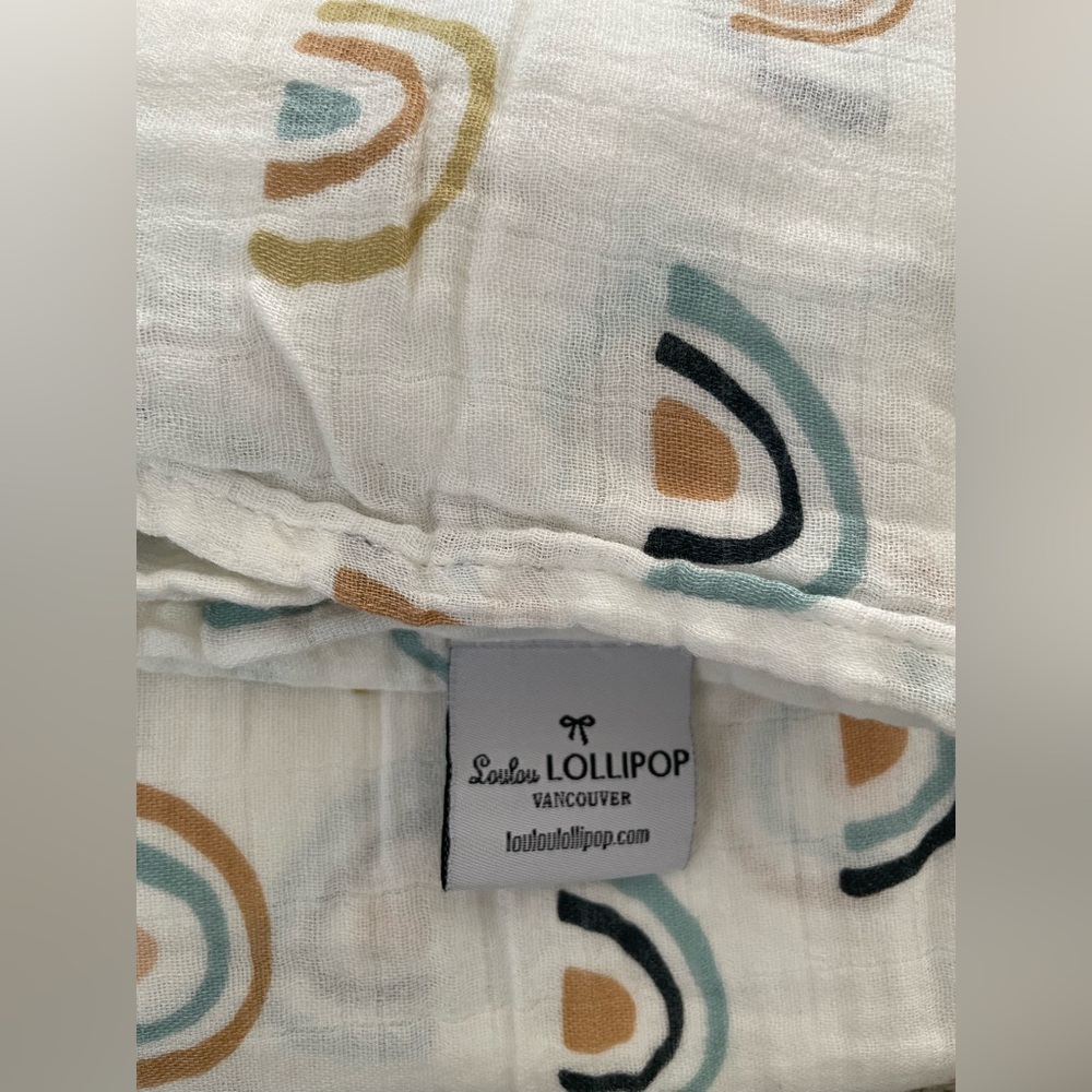 LouLou Lollipop Muslin Swaddle - Neutral Rainbow Print